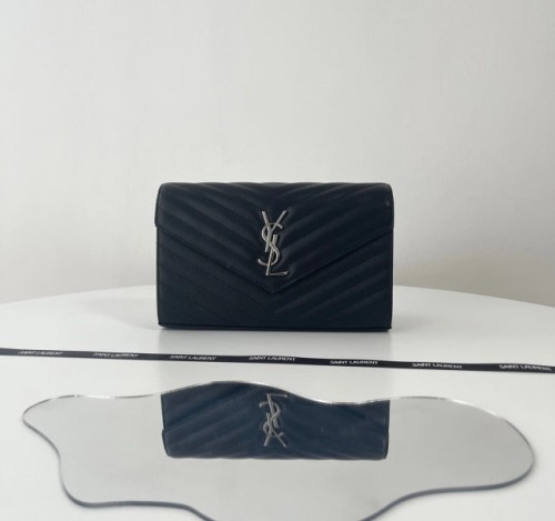 (블랙 프레임 공장) YSL. 모노그램 클러치백