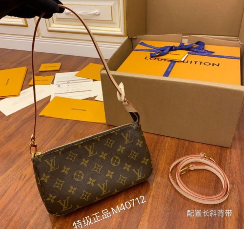 루이비통 포쉐트 액세서리 NM 모노그램