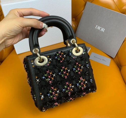 D. 레이디 비즈 핸드백
