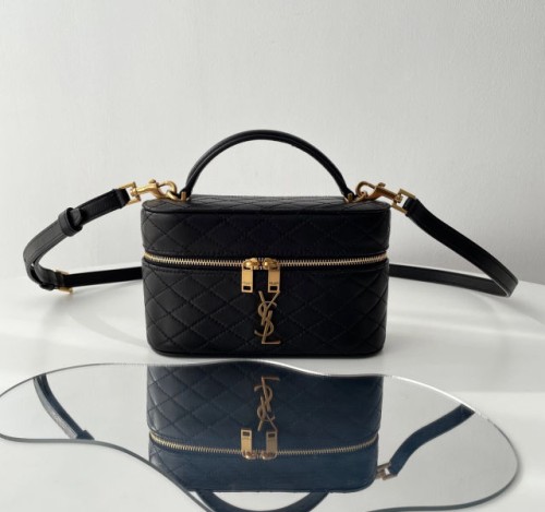 (블랙 프레임 공장) YSL. 가비 미니 퀄팅 가죽 숄더백