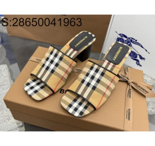 [152] 버*리 여성용 모노그램 패치 체크 힐 뮬 슬리퍼 2컬러