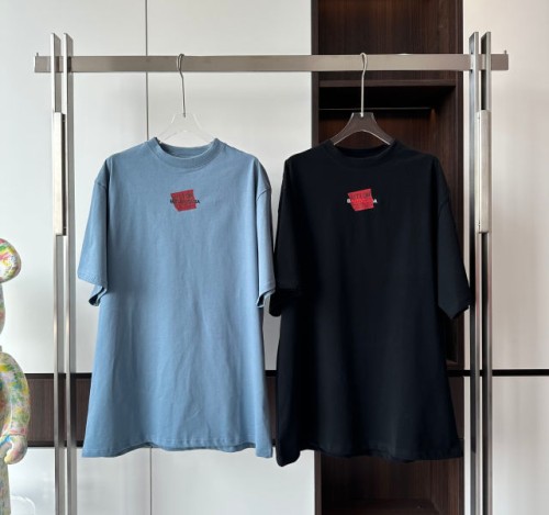 (AR 공장) 발렌시아가 자수 테이프 프린트 반팔티(2color)